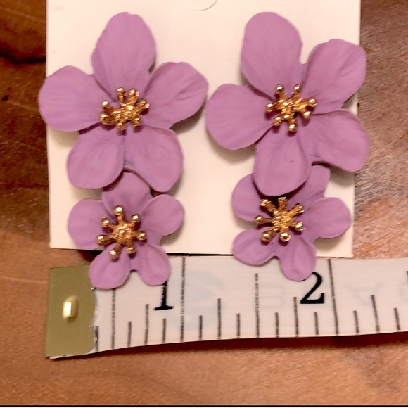 Gorgeous Purple floral statement earrings - Picture 2 of 3